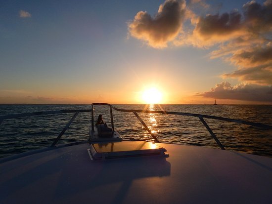 Witness magical golden hour sunsets on the horizon in Goa